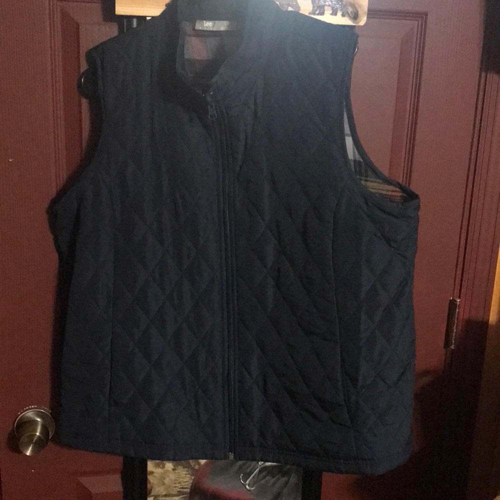 Lee XL NaVy vest never worn